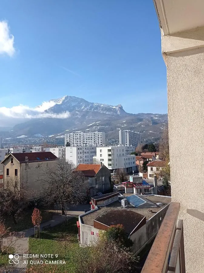 Le Stradivarius Grenoble 0*,  France
